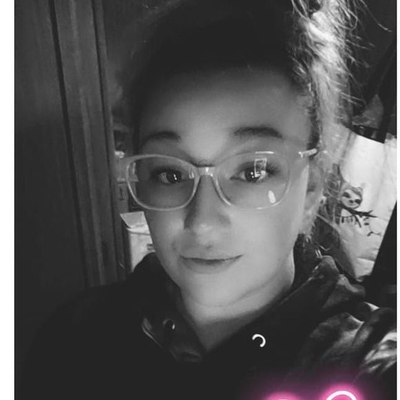 Meet your Posher, Cassandra - Picture 1 of 1